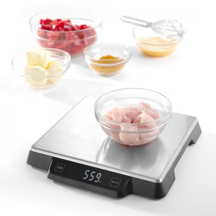 Hendi weegschaal 15 kg in gebruik – ingrediënten afwegen in de professionele keuken