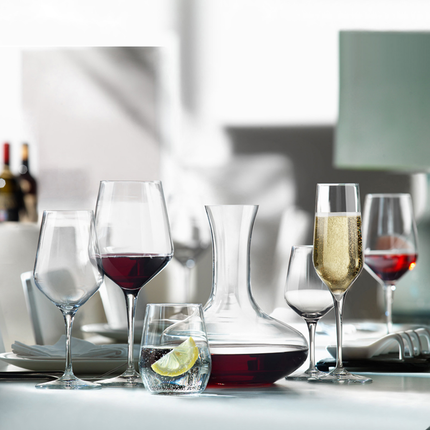 Rocco Bormioli Electra wijnglas 350 ml op tafel - wijnglas voor de horeca
