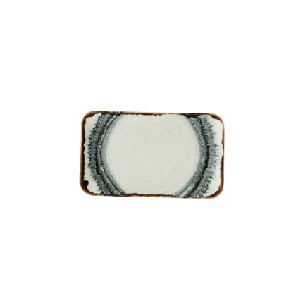 Harvest Flare Natural Organic Rectangle Plate van Churchill, 27x16 cm, set van 12. Handgemaakt rechthoekig bord in een warme, natuurlijke tint met een organisch ontwerp, ideaal voor het serveren van diverse gerechten. Duurzaam en stijlvol, perfect voor gebruik in de horeca.