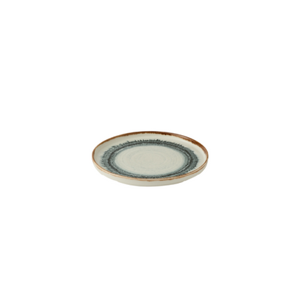 Harvest Flare Natural Walled Plate van Churchill, 26 cm, set van 6. Handgemaakt bord met opstaande rand in een warme, natuurlijke tint en een organisch ontwerp, ideaal voor het serveren van hoofdgerechten. Duurzaam en stijlvol, perfect voor gebruik in de horeca.