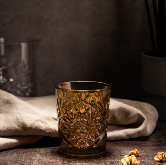 Onis ICON Ocher glas 355 ml sfeerbeeld oker tumbler professioneel horecaglas