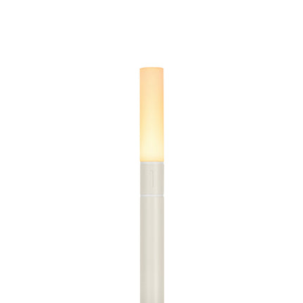 Wick S PRO Mist Gray in gebruik – draadloze tafelverlichting voor restaurant en terras